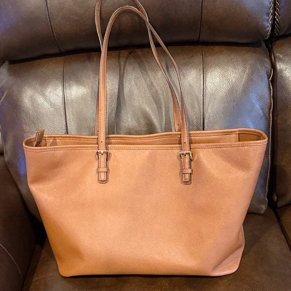 Michael Kors Jet Set Leather Multi functionTote (handles have some fraying) - Picture 2 of 9